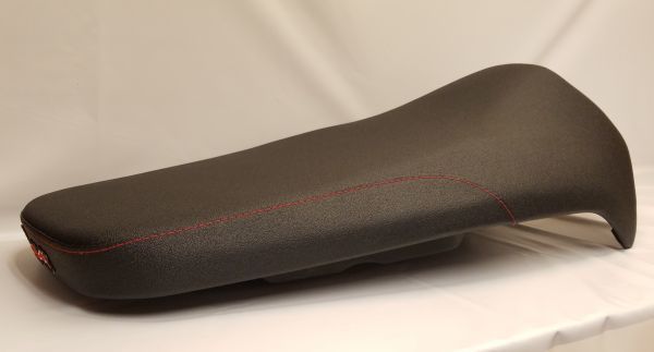 BWS125 1型 [Party up] レーシングフラットシート 黒×黒 ロゴ有り