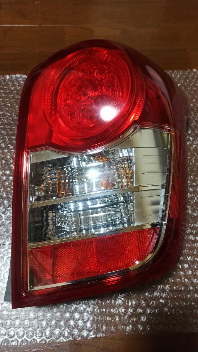 カローラフィールダー（14系）後期型☆純正☆右テールランプ☆運転席側