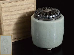 青磁 香炉のYahoo!オークション(旧ヤフオク!)の相場・価格を見る