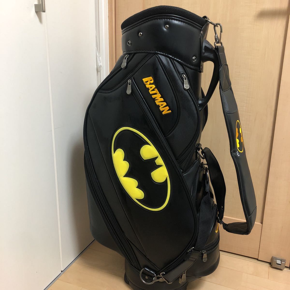 Yahoo!オークション - (用具) の落札 「1円スタート」キャディバッグ 「batman」キャディバッグ の落札相場 キャディバッグ レア（カラーホワイト）（ゴルフ｜スポーツ 超美品 レア 1円～ 23区 スタンドキャディバッグ パックマン キャディ