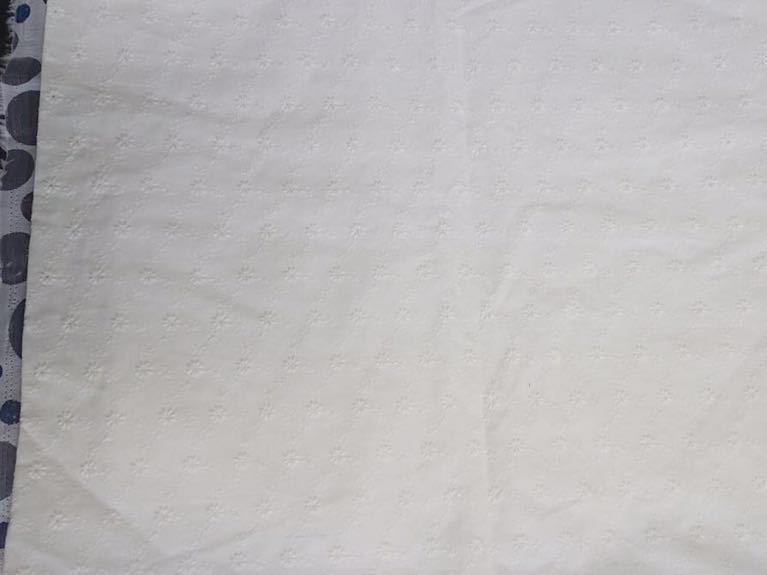 新品　刺繍　お花刺繍　無地　白　生地　レース　2m はぎれ ホワイト　刺繍生地 綿　ハンドメイドマスク作りに　オーバーレース_1