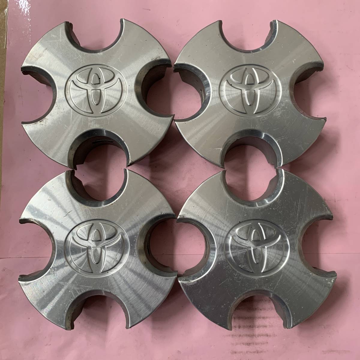 W394-6★トヨタ純正 4穴 アルミホイール用センターキャップ中古4枚★外径約114mm トヨタ 純正 センターキャップ -センターキャップ 2026年最新Yahoo!オークション プロボックス用純正ホイール用
