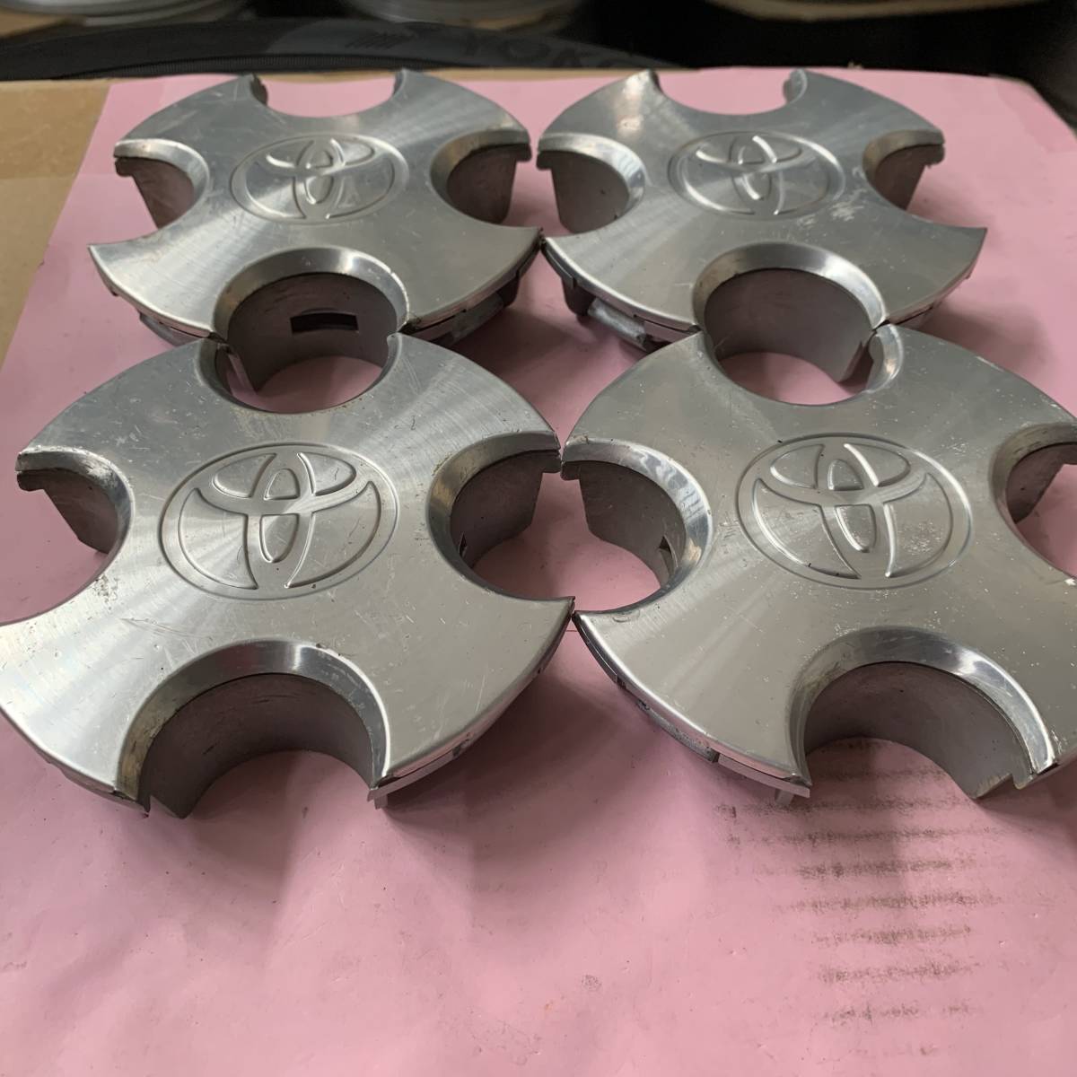 W394-6★トヨタ純正 4穴 アルミホイール用センターキャップ中古4枚★外径約114mm トヨタ 純正 センターキャップ -センターキャップ 2026年最新Yahoo!オークション プロボックス用純正ホイール用