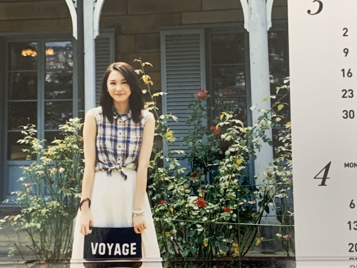 直筆サイン入り 新垣結衣 15 カレンダー 芸能人 タレント 売買されたオークション情報 Yahooの商品情報をアーカイブ公開 オークファン Aucfan Com