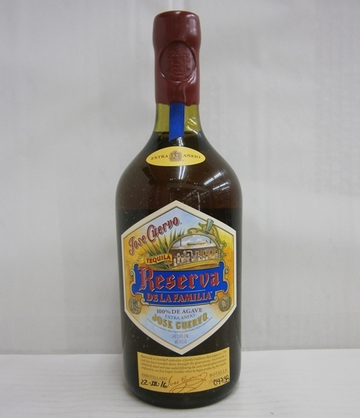 100%新品，お買い得 クエルボ レゼルヴァ ド ラ ファミリア2015 並行 38% 700ml テキーラ(テキーラ)｜売買されたオークション情報、yahooの商品情報をアーカイブ公開 - オークファン テキーラ