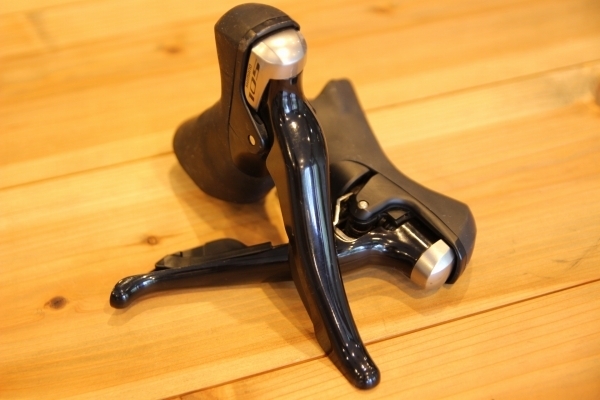  シマノ SHIMANO 105 STIレバー 11S ビチアモーレ パーツ館(兼用タイプ)｜売買されたオークション情報、yahooの商品情報をアーカイブ公開 - オークファン 兼用タイプ