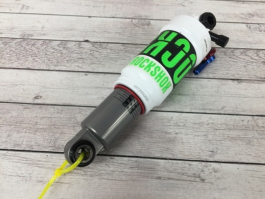 最安値，セール 5月16日ま ROCKSHOX リアサスペンション MTB用 白(その他)｜売買されたオークション情報、yahooの商品情報をアーカイブ公開 - オークファン その他