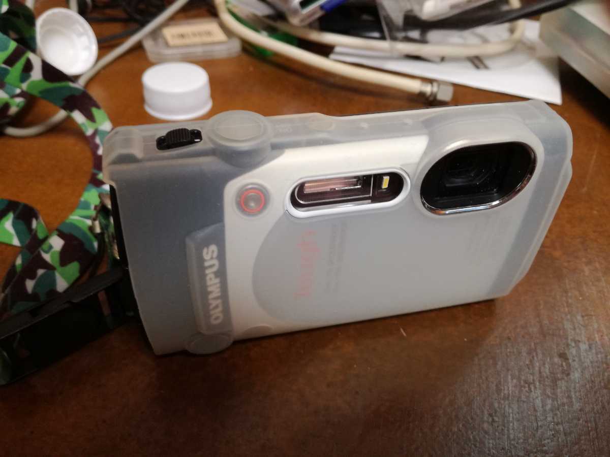 中古美品　オリンパス OLYMPUS デジタルカメラ 1600万画素 光学4倍 TG-860