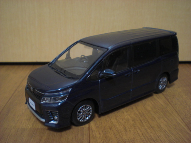 ☆1/30 トヨタ ヴォクシー VOXY 前期型 ブラキッシュアゲハガラス