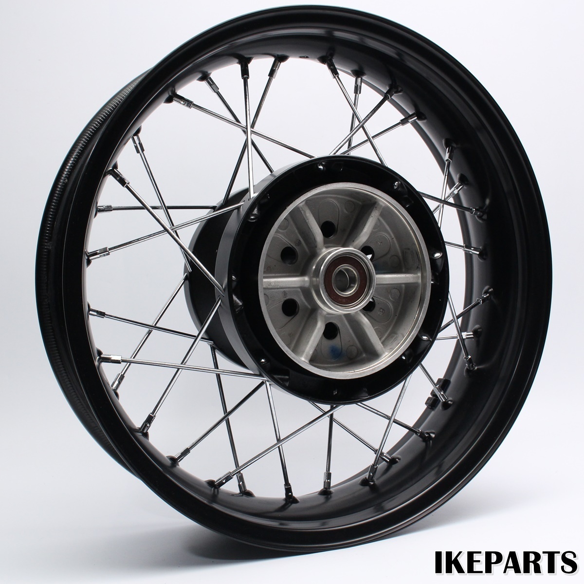 美品 トライアンフ TRIUMPH ボンネビル T120 純正 リアホイール 「19x4