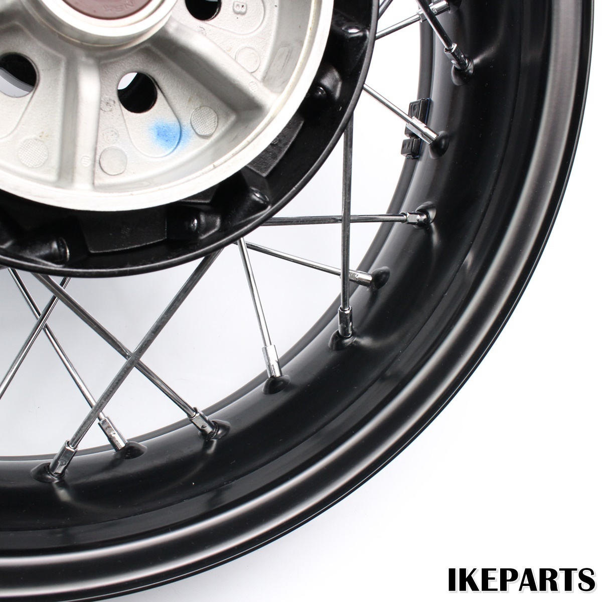 美品 トライアンフ TRIUMPH ボンネビル T120 純正 リアホイール 「19x4