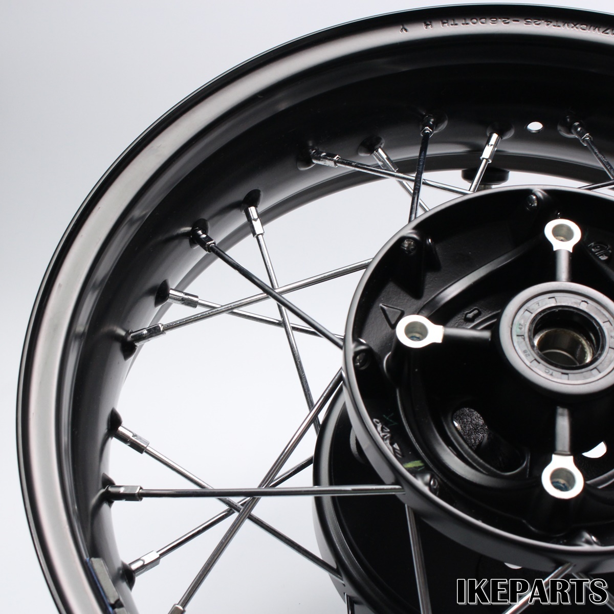 美品 トライアンフ TRIUMPH ボンネビル T120 純正 リアホイール 「19x4