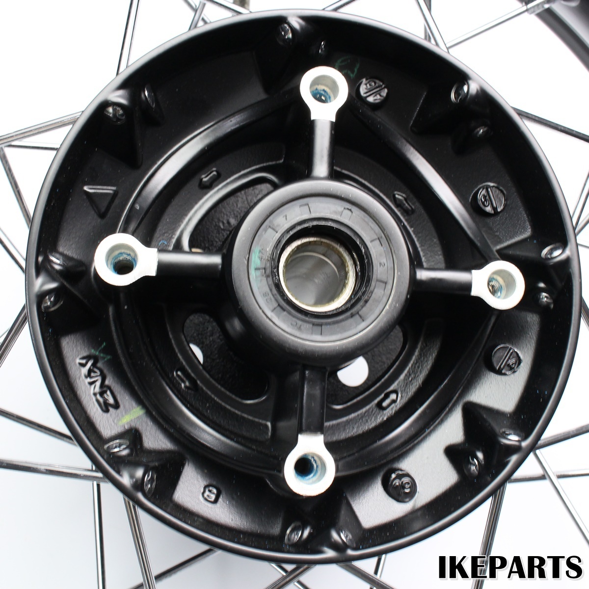 美品 トライアンフ TRIUMPH ボンネビル T120 純正 リアホイール 「19x4