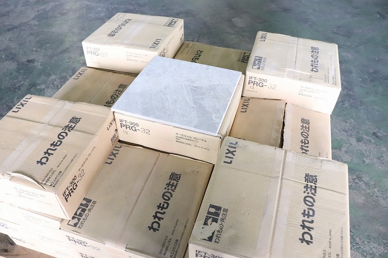 爆買い，安い 無キャン M18328 リクシル タイル サーモタイル プレージョ 計16ケース 300角平 浴室床タイル モダン 天 IFT-300 PRG-32(床材)｜売買されたオークション情報、yahooの商品情報をアーカイブ公開 - オー 内装材料一般