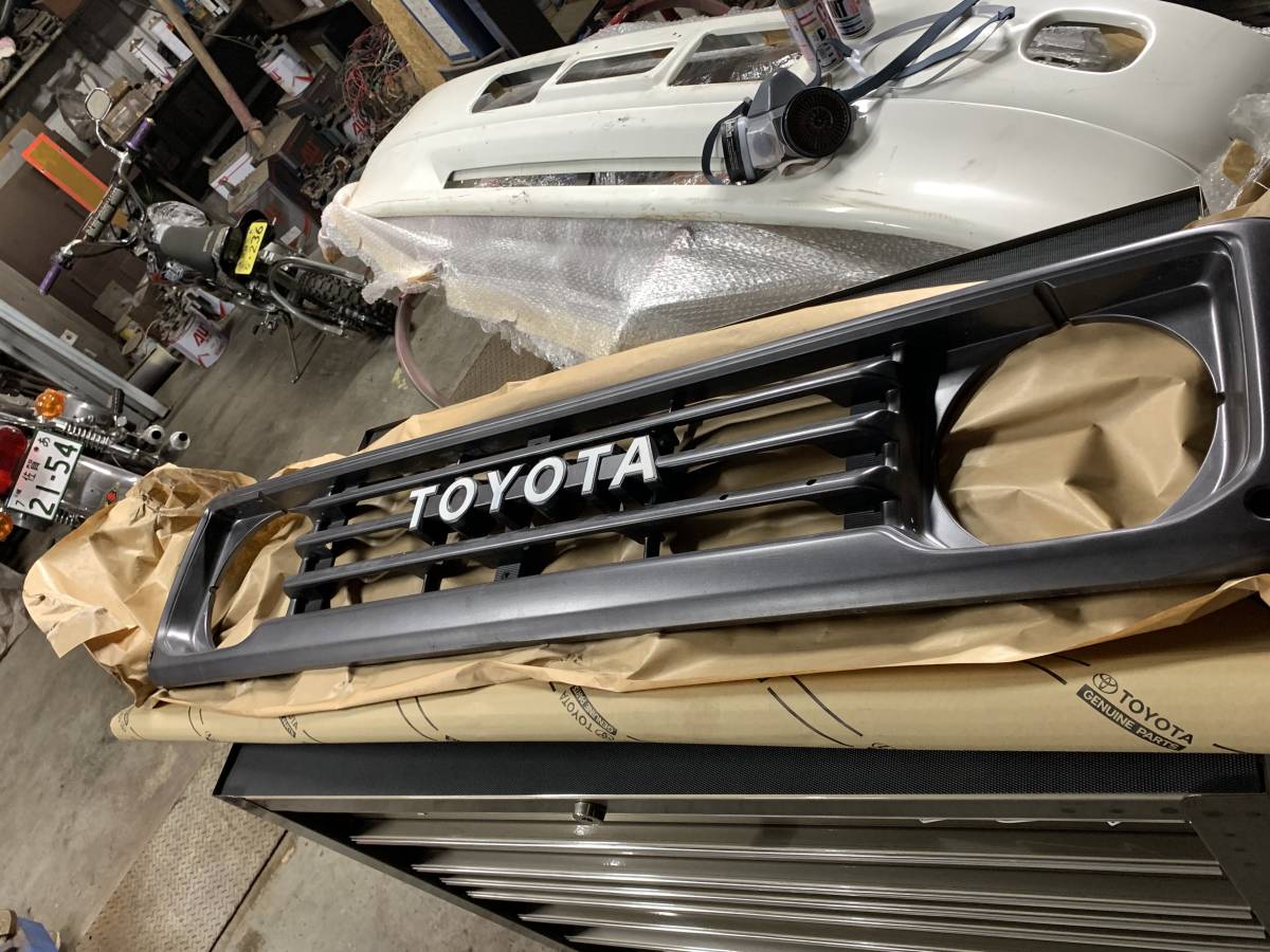 ランクル70系STDグリル、渋いです。ガンメタ、輸出用？PZJ70、HZJ70，73.77