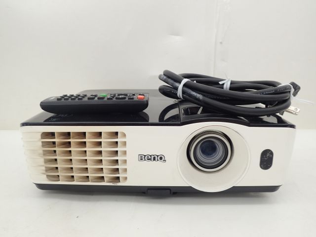 SUMO公式アカウント様BenQ DLPプロジェクター本体 リモコン付き TH681 BenQ プロジェクター | BENQ APPS-BICENTENARIO-PRD-01