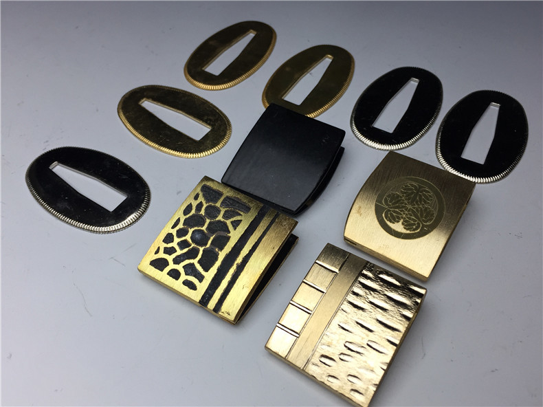 76】江戸時代～オリジナル 鉄地の時代ある刀鍔 刀装具 93g（買取