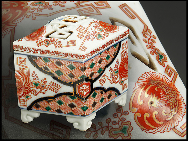 CM864 時代物 九谷焼 九谷赤絵金襴手桐鳳凰文菱形香炉・九谷香炉・金襴赤絵