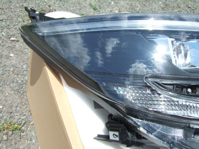 送料無料 美品 トヨタ ノア 80 後期 ハイブリッド Si 右 ヘッドライト 81110-28G50 ICHIKOH 28-239 ZWR80G ZRR80 純正 LED ヘッドランプ B ノア ハイブリッド Si ZWR80 W×B WxBの中古車を探すカーセンサー