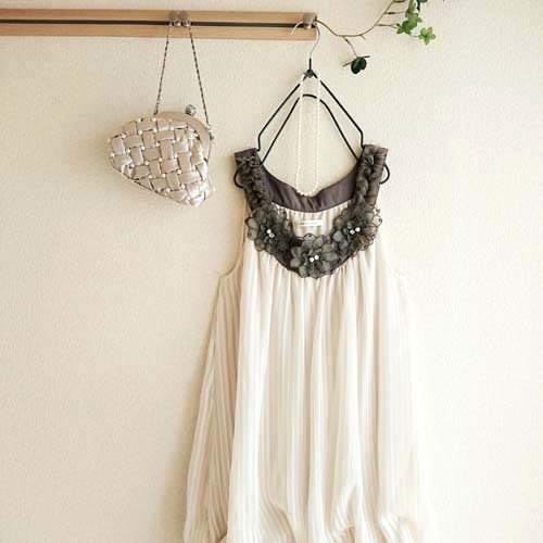 １万f アクシーズファム ゆるドレープ ドレス ワンピース 白系 コサ付 Axes Femme 結婚式 二次会 婚活 ワンピース 売買されたオークション情報 Yahooの商品情報をアーカイブ公開 オークファン Aucfan Com