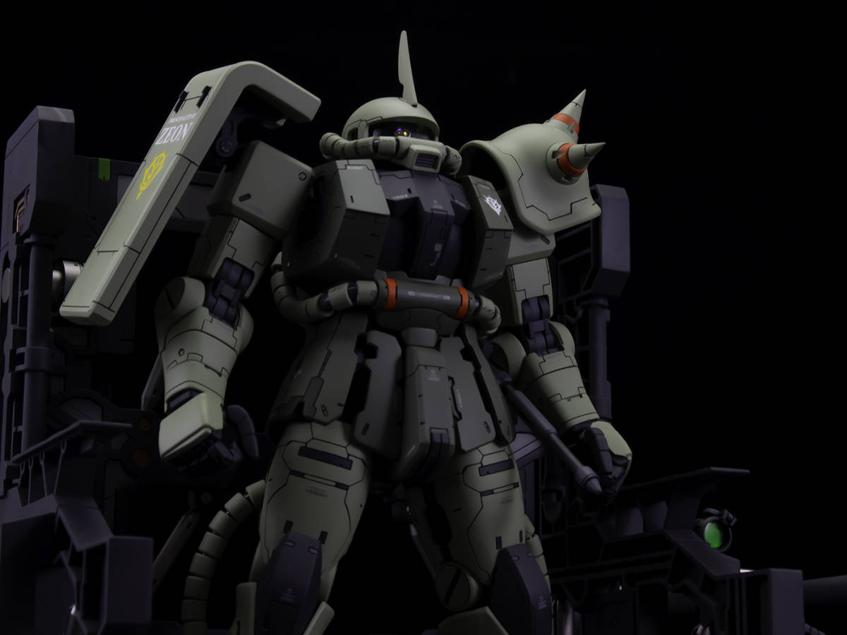 MG 1/100 ザクⅡ 改修塗装済み完成品 【公式通販】