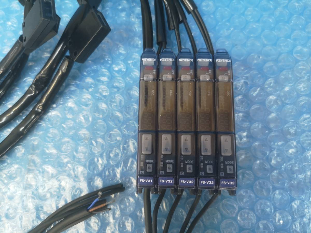 CK2758] 中古 KEYENCE キーエンス FS-V31×1 FS-V32×4 セット 現状渡し