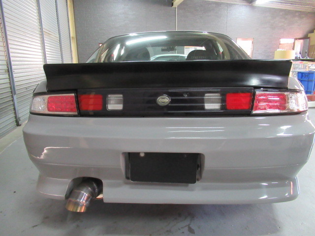 debut S14シルビア　トランクウィングＦＲＰ白ゲルコート仕上げ　前期後期対応　日本製ハイクオリティ S14シルビア S14 シルビア Ｓ14シルビア前期 軽量化 リア
