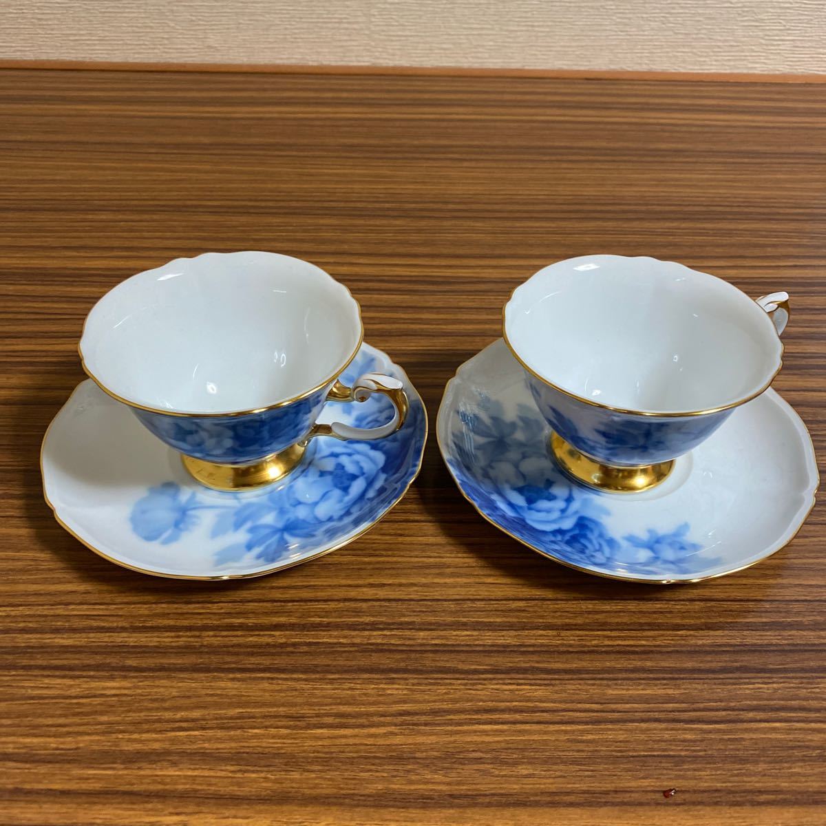 SALE，格安 大倉陶園 ティーカップ ソーサー OKURA ブルーローズ ペア カップ&ソーサー(大倉陶園)｜売買されたオークション情報、yahooの商品情報をアーカイブ公開 - オークファン 大倉陶園