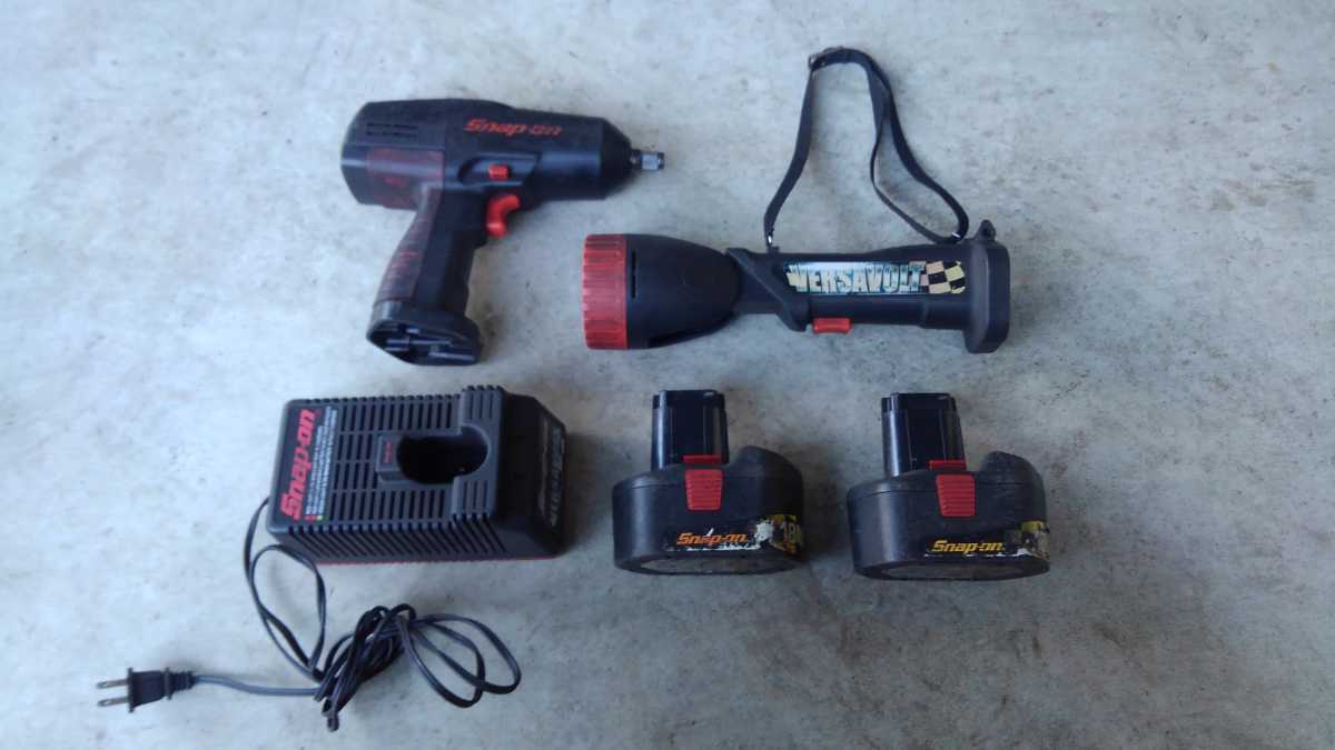 スナップオン ☆SNAP-ON スナップオン コードレスインパクトレンチ/LEDライト/充電器/バッテリーセット CTJ3850 CTCJ318 CTB3185 ジャンク品☆ snap-on 電動インパクト 3\u20448 - メンテナンス用品新