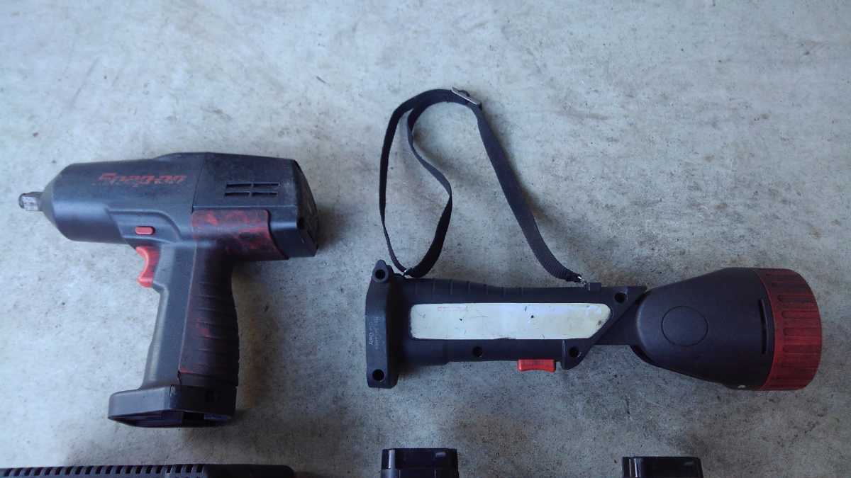スナップオン ☆SNAP-ON スナップオン コードレスインパクトレンチ/LEDライト/充電器/バッテリーセット CTJ3850 CTCJ318 CTB3185 ジャンク品☆ snap-on 電動インパクト 3\u20448 - メンテナンス用品新