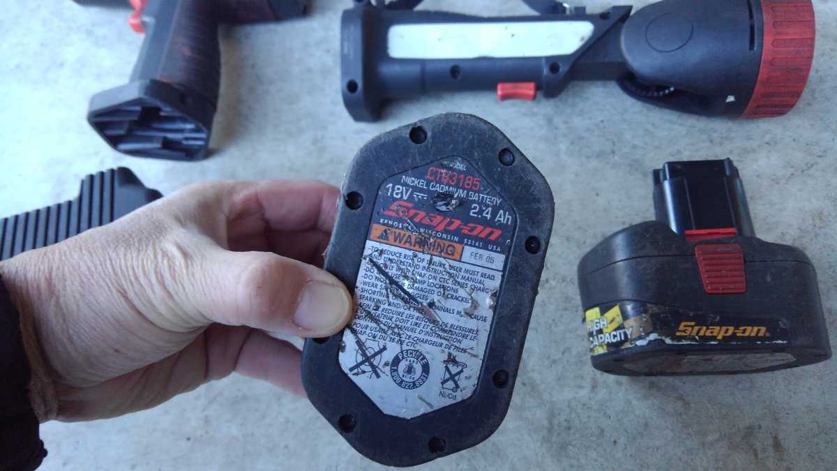 スナップオン ☆SNAP-ON スナップオン コードレスインパクトレンチ/LEDライト/充電器/バッテリーセット CTJ3850 CTCJ318 CTB3185 ジャンク品☆ snap-on 電動インパクト 3\u20448 - メンテナンス用品新