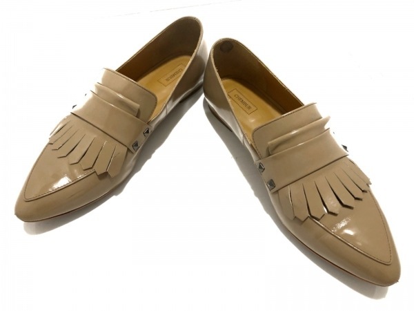 チェンバー Chembur ローファー 37 1 2 レザー ベージュ レディース スタッズ 靴 レディースファッション 売買されたオークション情報 Yahooの商品情報をアーカイブ公開 オークファン Aucfan Com