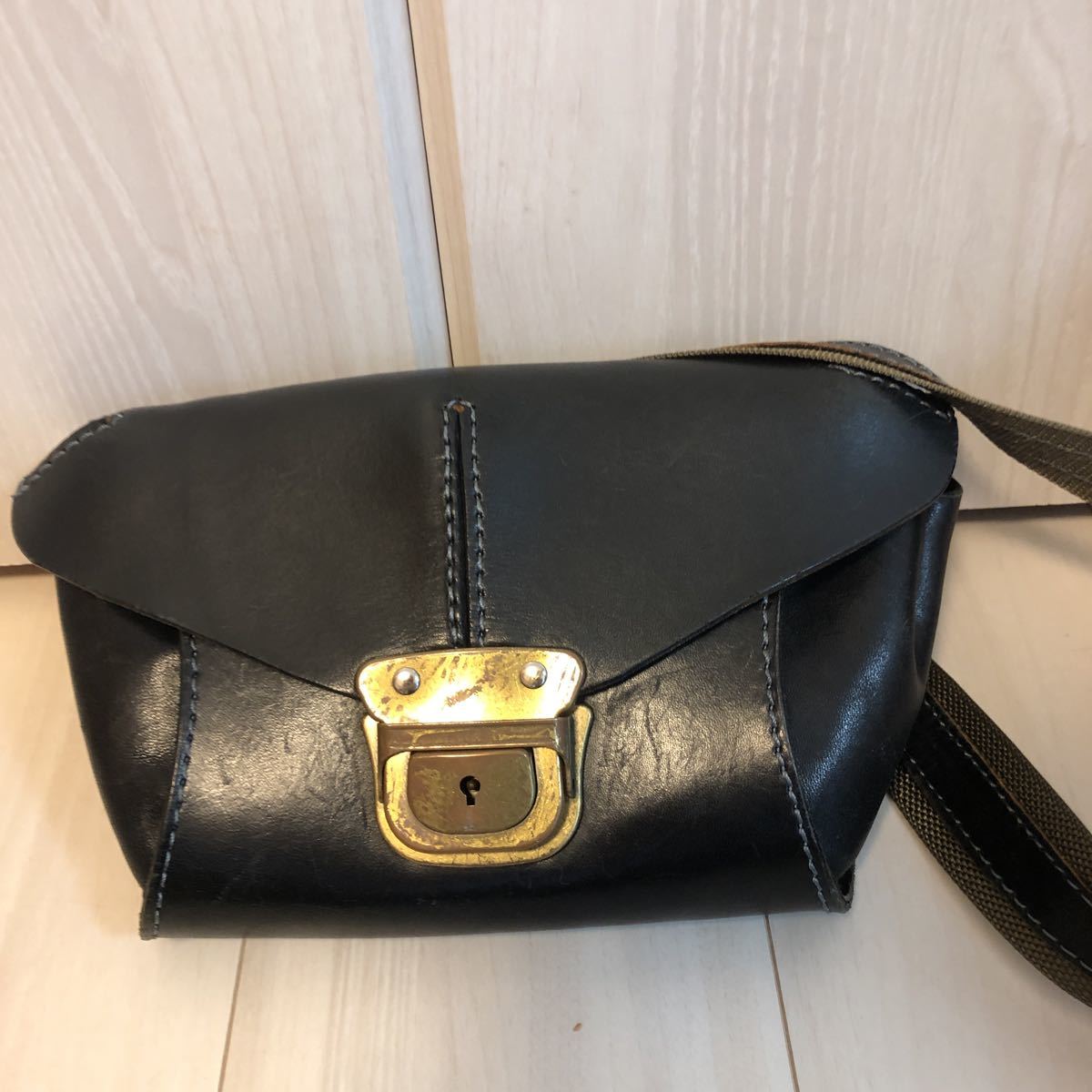 HERZ ヘルツ ボディバッグ ショルダーバッグ 革 レザー HERZ(ヘルツ