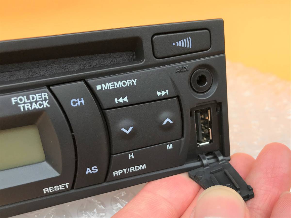 B0727C イスズ CDデッキ 8-9765-1391-1 24V 新車外し