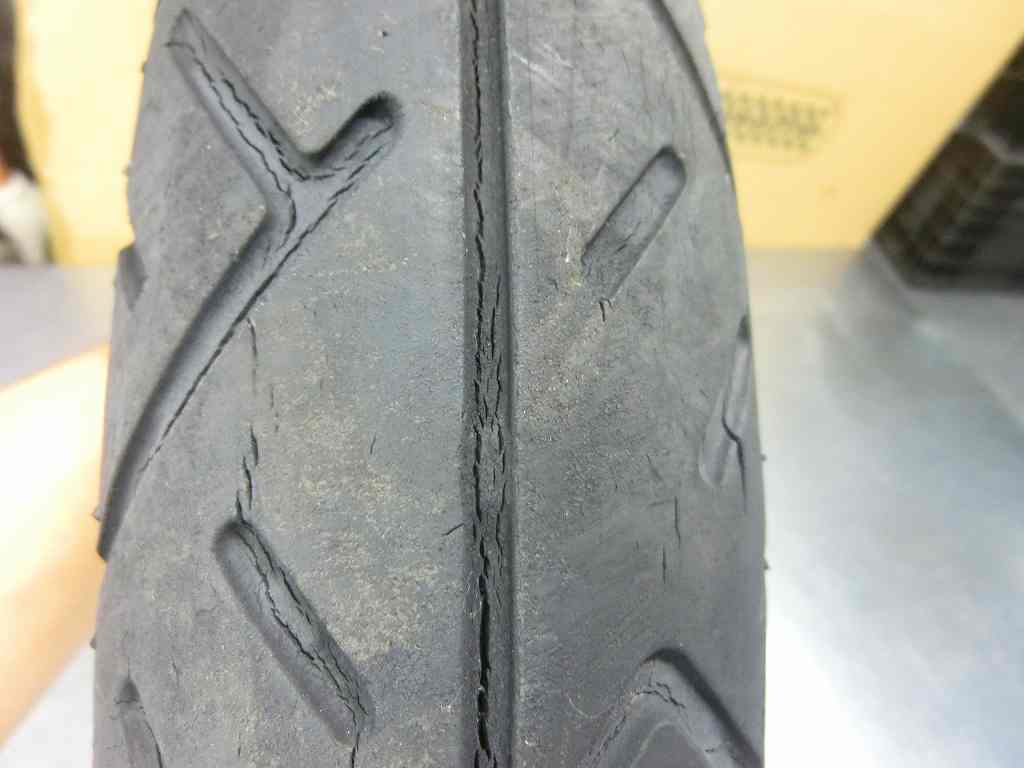 RZ250R フロントホイール 18x2.15☆29L、1XG