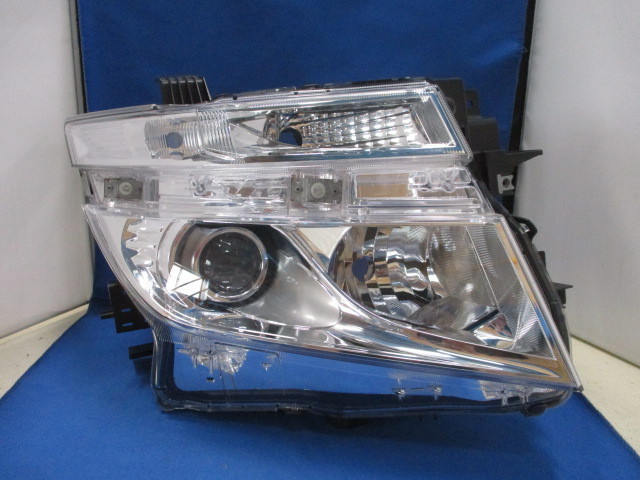 日産 エルグランド E52⁄TE52⁄TNE52⁄PE52⁄PNE52 前期 右ライト⁄右