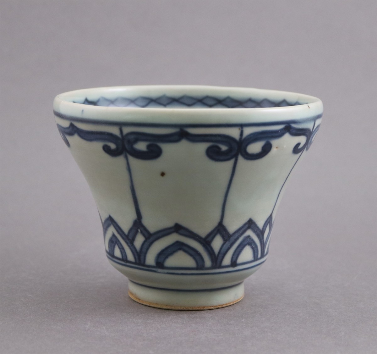 鉢■染付 唐草紋 中国 明時代 古い青華茶碗 古鉢 唐物 古玩 時代物 骨董品■ 中国（古染付）｜所蔵品｜石洞美術館 - Yahoo!オークション 古染付