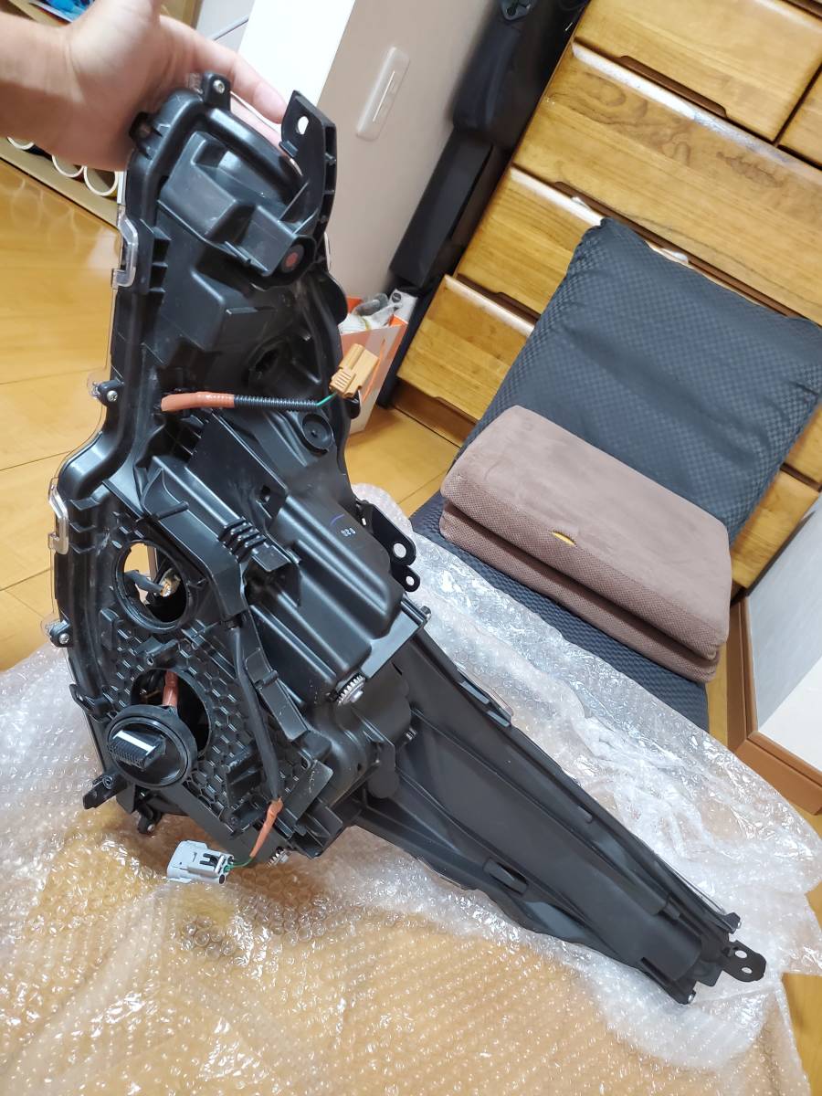 美品 プリウス ZVW50 ZVW51 ZVW55 後期 LED 右ヘッドライト 右ランプ