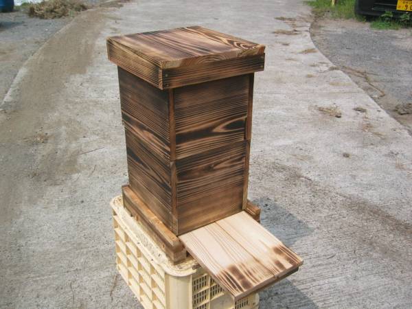 スライド式日本蜜蜂飼育用巣箱 ミツバチ大好き2段目にも巣門