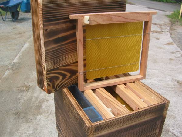 スライド式日本蜜蜂飼育用巣箱 ミツバチ大好き2段目にも巣門