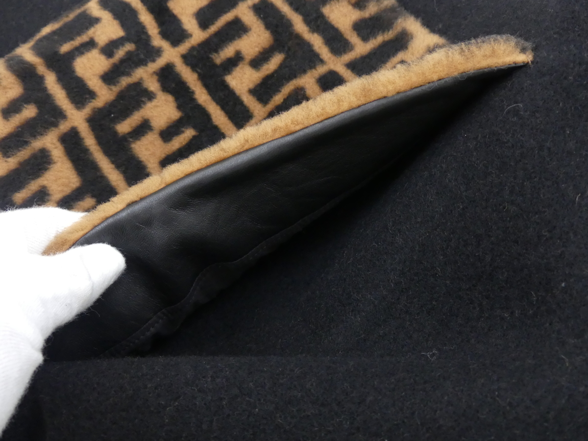 FENDI ブラックウール&カシミヤスカーフ ズッカ柄ファーポケット付 