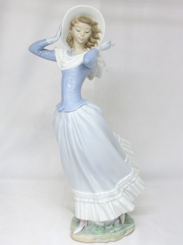 LLADRO リヤドロ 人形 女性 春のそよ風 陶器 【公式通販】