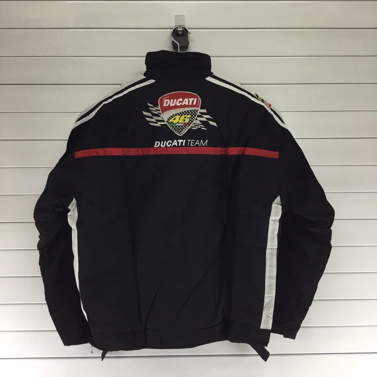 ドゥカティ　ライダースジャケット　希少製　46 DUCATI TEAM 46 ドゥカティ46 ジャケット 中綿入り 赤 XLサイズ