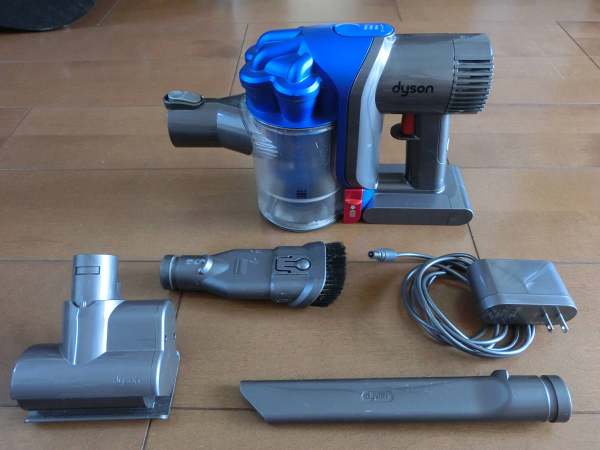 ダイソン DC31 ハンディクリーナー dyson 充電コード アタッチメント3つ付属(ダイソン)｜売買されたオークション情報、yahooの ...