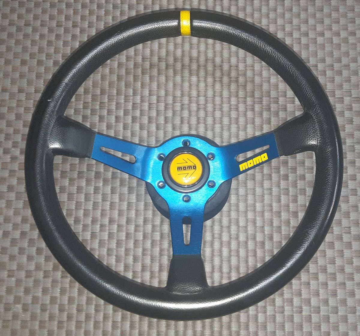 車 正規品 MOMOステアリング ディープコーン MOD.08 350mm レザー