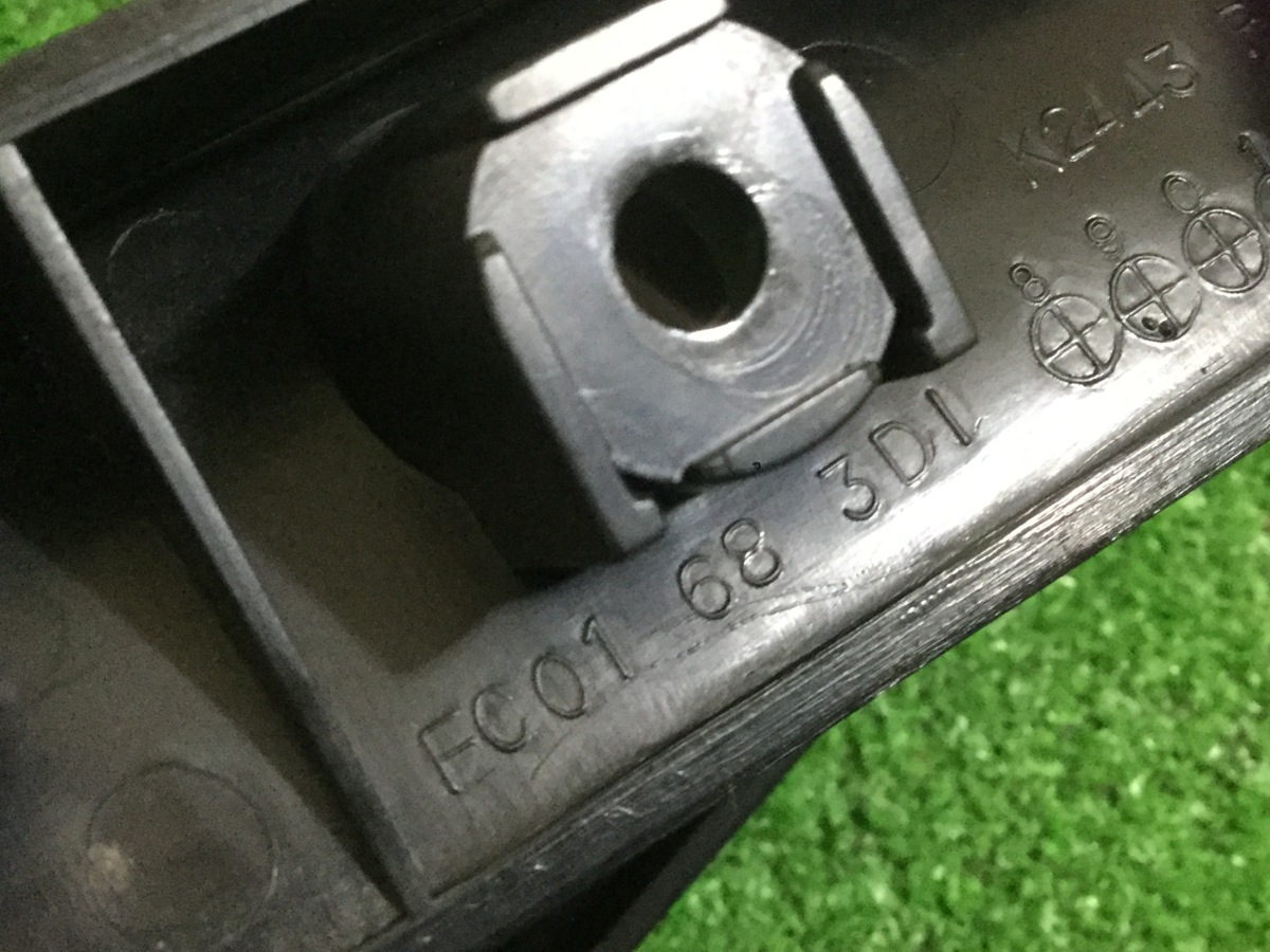 Rx 7 Rx7 Fc3s 後期 純正 リア ラゲッジルームランプ Fc01 68 3e1 パーセルボード受け Fc01 68 3d1 マツダ用 売買されたオークション情報 Yahooの商品情報をアーカイブ公開 オークファン Aucfan Com