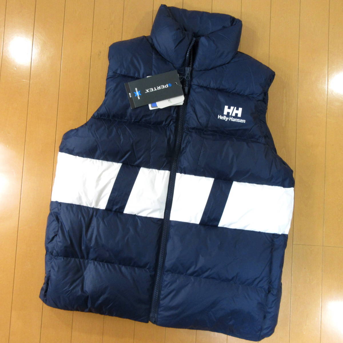格安，セール ヘリーハンセン FORMULA DOWN VEST 白/紺 L HELLY HANSEN フォーミュラーダウンベスト Pertex Quantum 耐久撥水加工 定価3.1万(男性用)｜売買されたオークション情報、yahooの商品情報をアーカイブ公開 - オ 男性用
