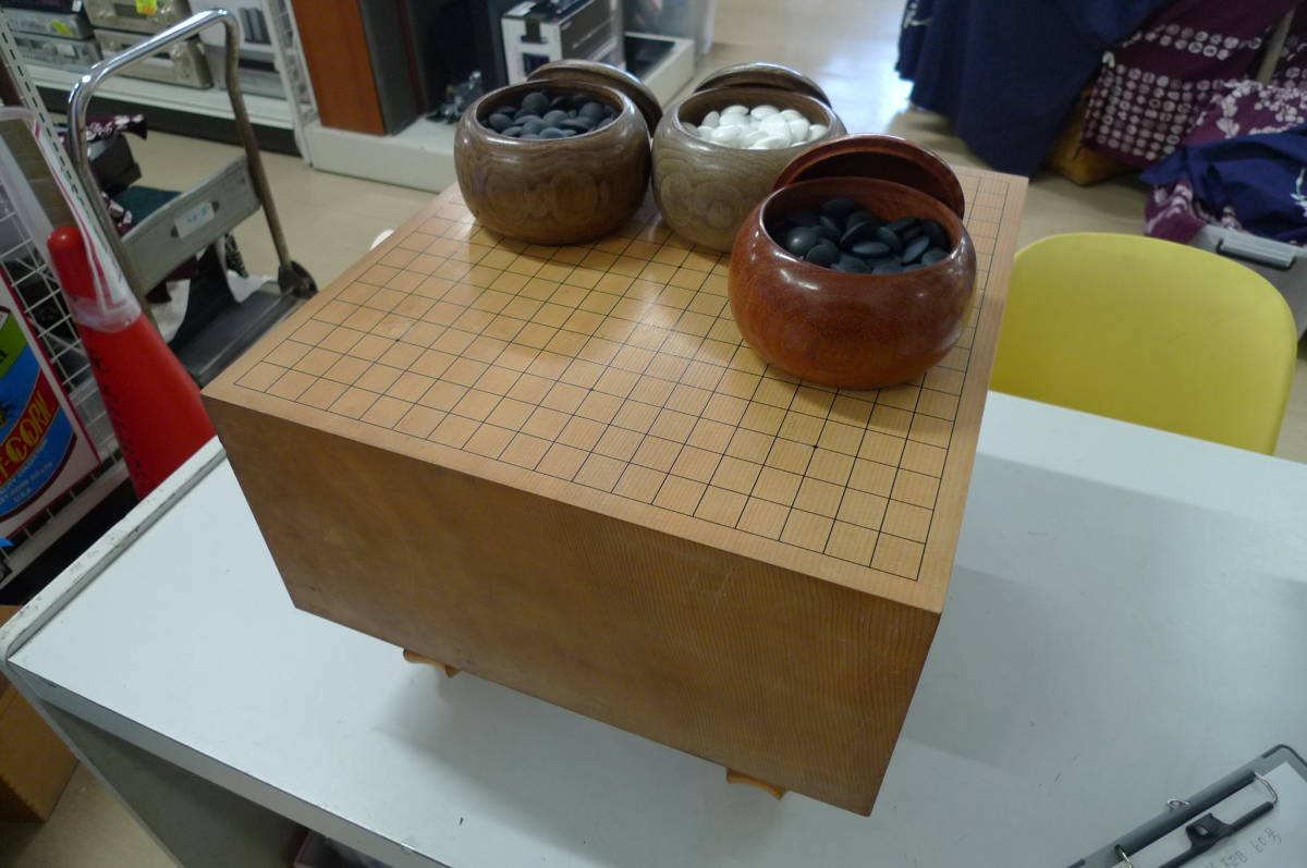 囲碁盤 色目の優しい 碁盤 本榧1寸卓上碁盤セット（ハギ盤・上 新かや