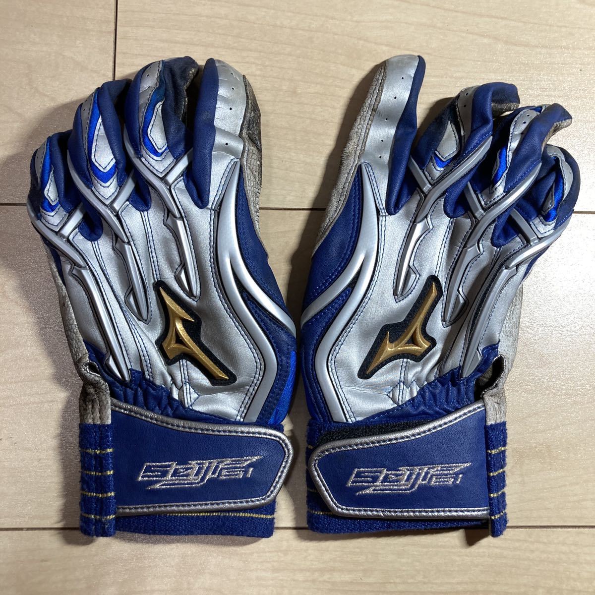  福岡ソフトバンクホークス 上林選手 実使用 激レア バッティンググローブ ベビーユーズド ホークス優勝記念(記念グローブ)｜売買されたオークション情報、yahooの商品情報をアーカイブ公開 記念グローブ