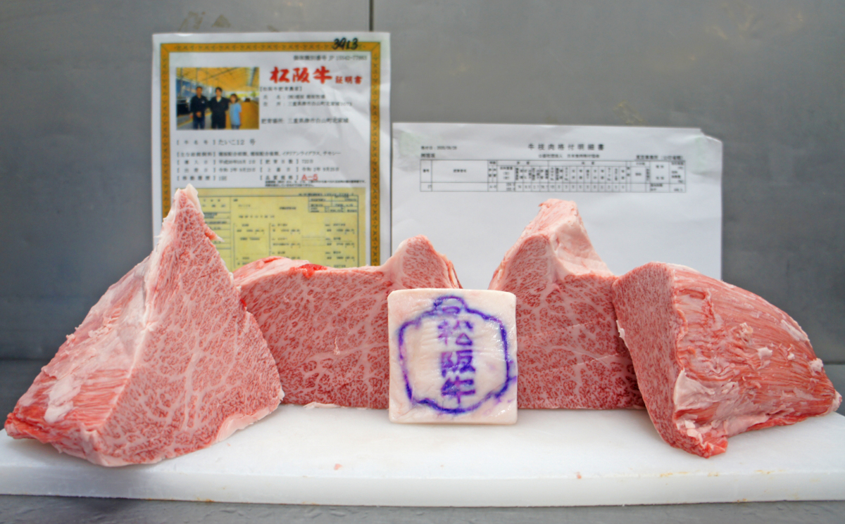 【定番人気，安い】 松阪牛A5等級BMS10ともさんかく脂掃除済み2.96ｋg冷凍 個体識別番号1554277863 モモ 友三角 黒毛和牛(モモ)｜売買されたオークション情報、yahooの商品情報をアーカイブ公開 - オークファン モモ